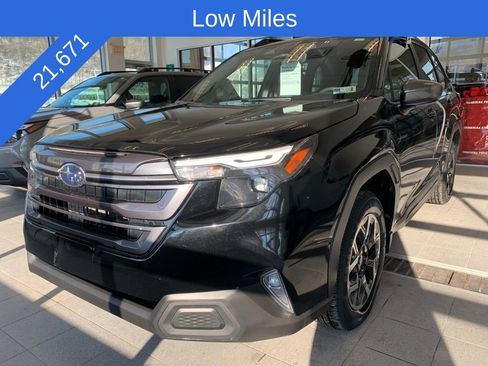 Certified 2025 Subaru Forester Premium AWD/4WD image 2