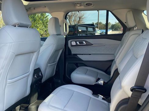 Certified 2025 Ford Explorer Platinum w/ Ultimate Package image 21