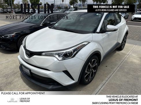 Used 2019 Toyota C-HR XLE FWD image 1