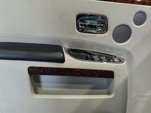 Used 2013 Rolls-Royce Ghost RWD image 17