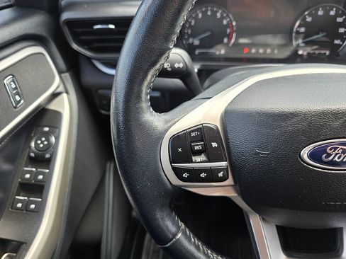 Used 2022 Ford Explorer XLT AWD/4WD image 17