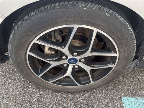 Used 2018 Ford Focus SE w/ SE Appearance Package FWD image 5