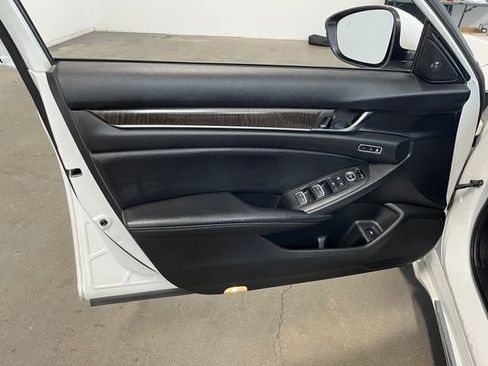 Used 2019 Honda Accord Touring image 24