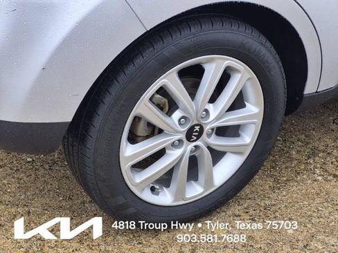 Used 2018 Kia Soul + FWD image 7