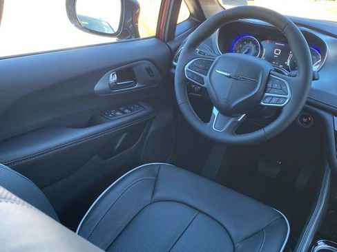 New 2026 Chrysler Pacifica Limited w/ Uconnect Theater Family Group image 37