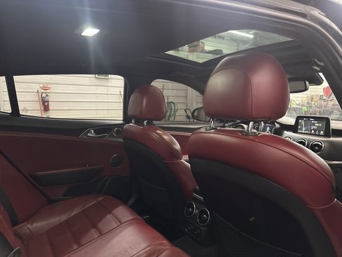 Used 2018 Kia Stinger GT2 image 29