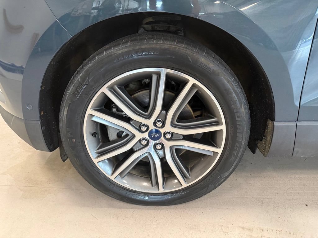 Used 2019 Ford Edge Titanium w/ Equipment Group 301A AWD/4WD image 36