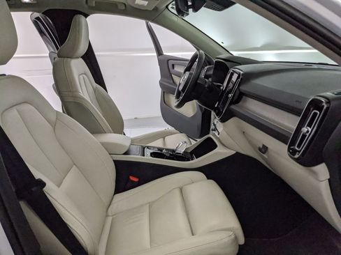 Used 2023 Volvo XC40 B5 Ultimate w/ Climate Package image 20