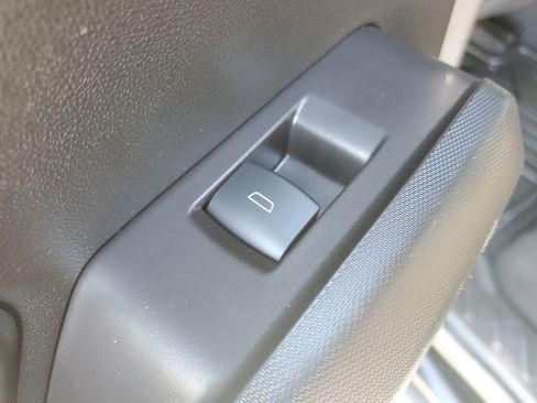 Used 2024 Chevrolet Colorado W/T image 15