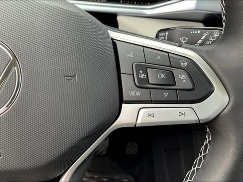 New 2025 Volkswagen Taos SE image 19