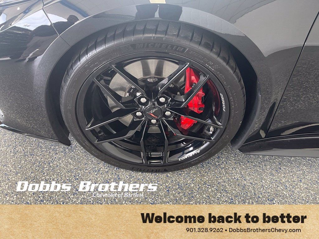 Used 2025 Chevrolet Corvette Z06 RWD image 2