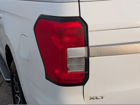 Used 2023 Ford Expedition Max XLT image 10