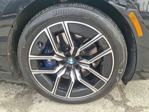 Used 2023 BMW 740i w/ Parking Assistance Package image 8