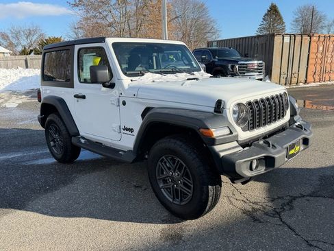 Used 2025 Jeep Wrangler Sport image 7