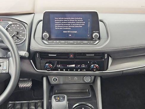 Certified 2022 Nissan Rogue SV FWD image 15
