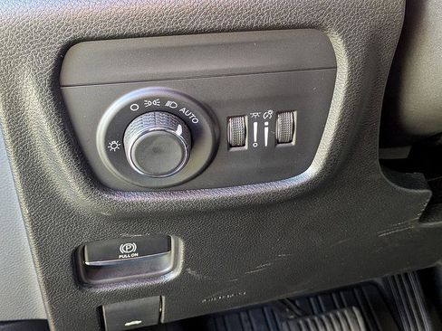 Used 2023 Jeep Grand Cherokee Altitude image 17
