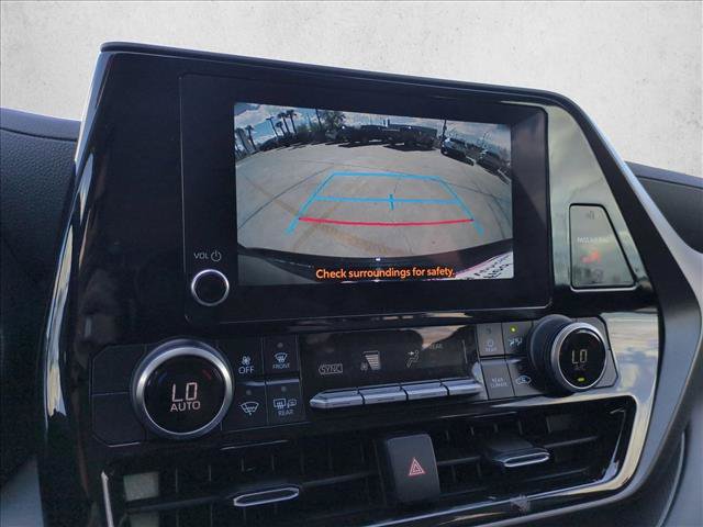 Used 2023 Toyota Highlander LE AWD/4WD image 13
