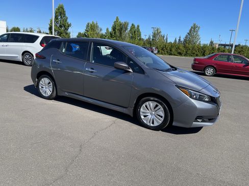 Used 2025 Nissan Leaf S FWD image 7