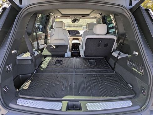 New 2026 Cadillac Vistiq Sport w/ LPO, Floor Liner Package image 12