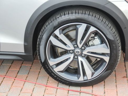 Used 2025 Volvo V60 B5 Cross Country Plus image 10