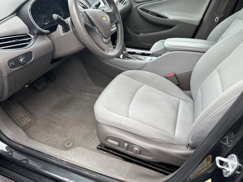 Used 2017 Chevrolet Malibu LT image 9