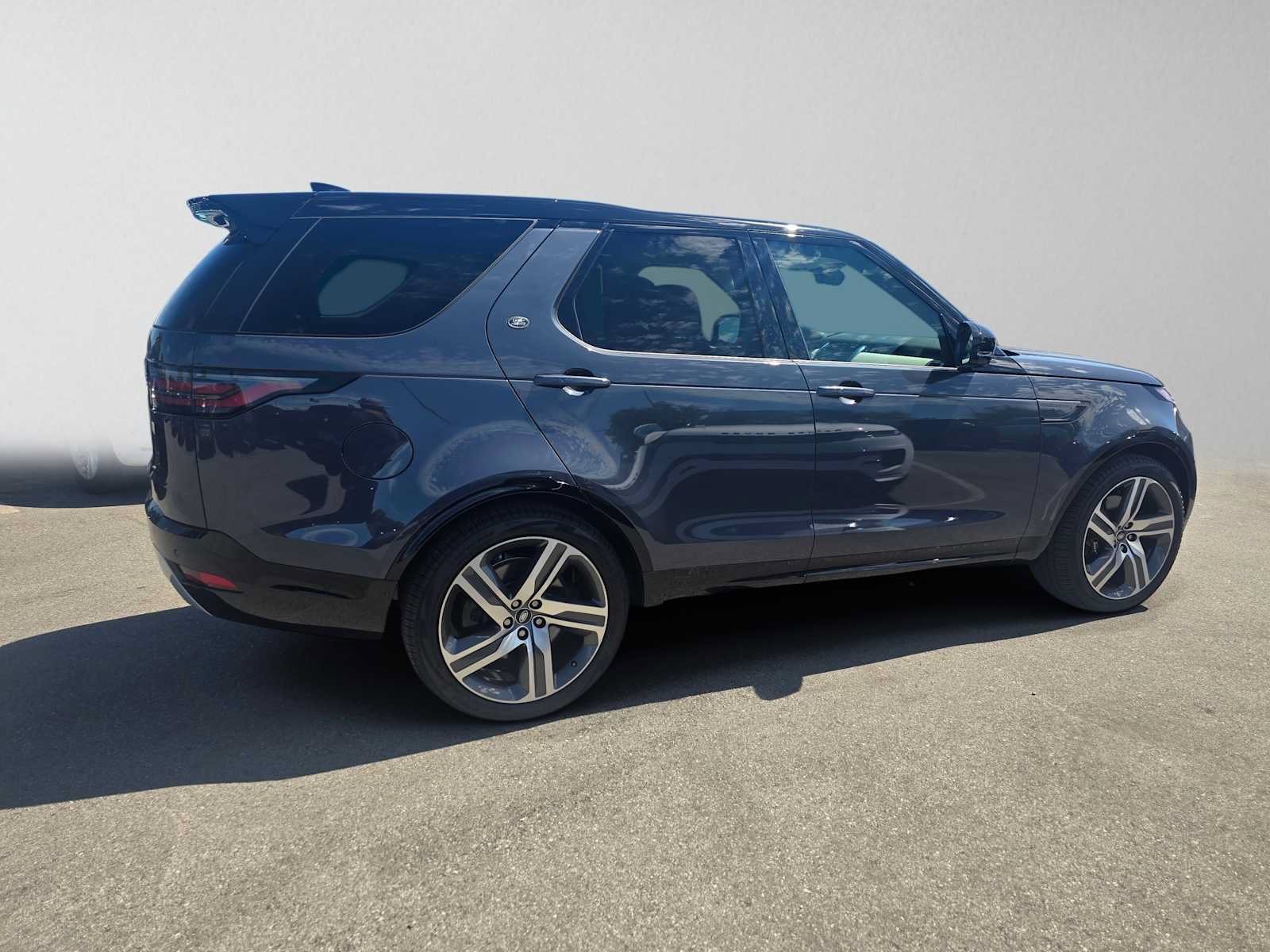 Used 2025 Land Rover Discovery Metropolitan Edition AWD/4WD image 6