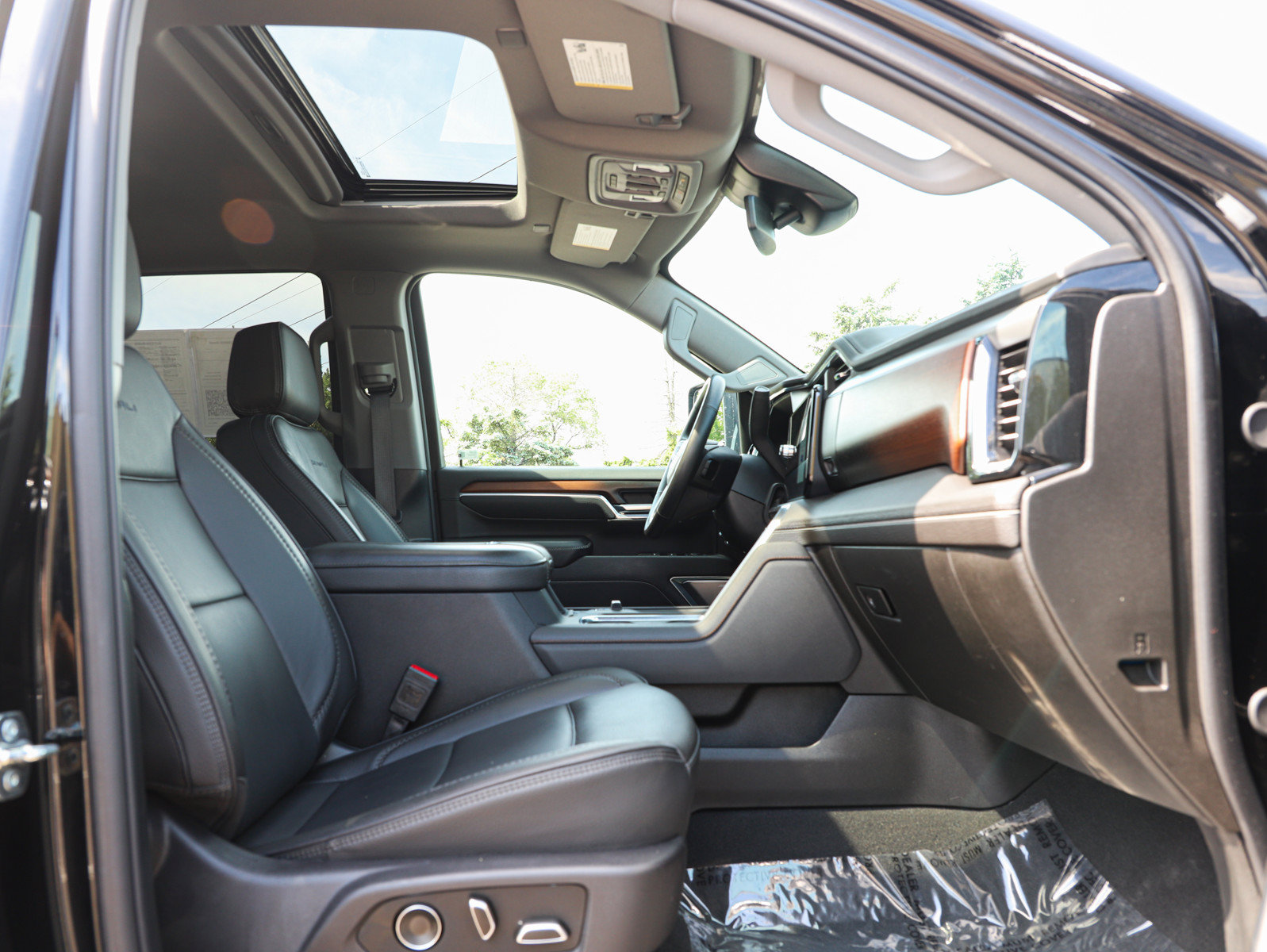 Used 2025 GMC Sierra 2500 Denali AWD/4WD image 13