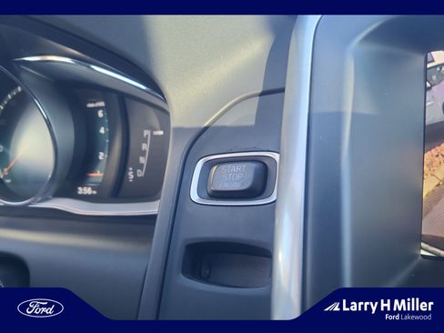 Used 2017 Volvo XC60 T5 Dynamic w/ Preferred Option Package image 29