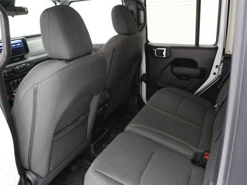 Used 2024 Jeep Wrangler Unlimited image 11