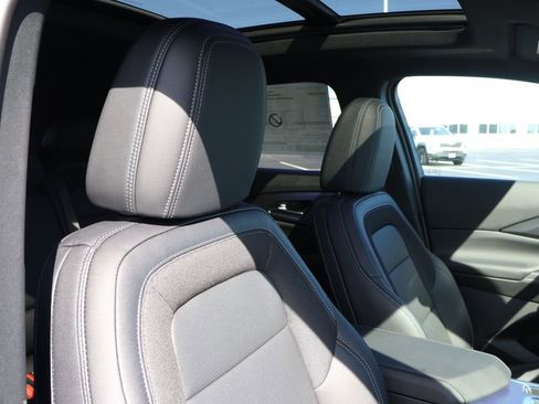 New 2026 Chevrolet Equinox EV LT image 40