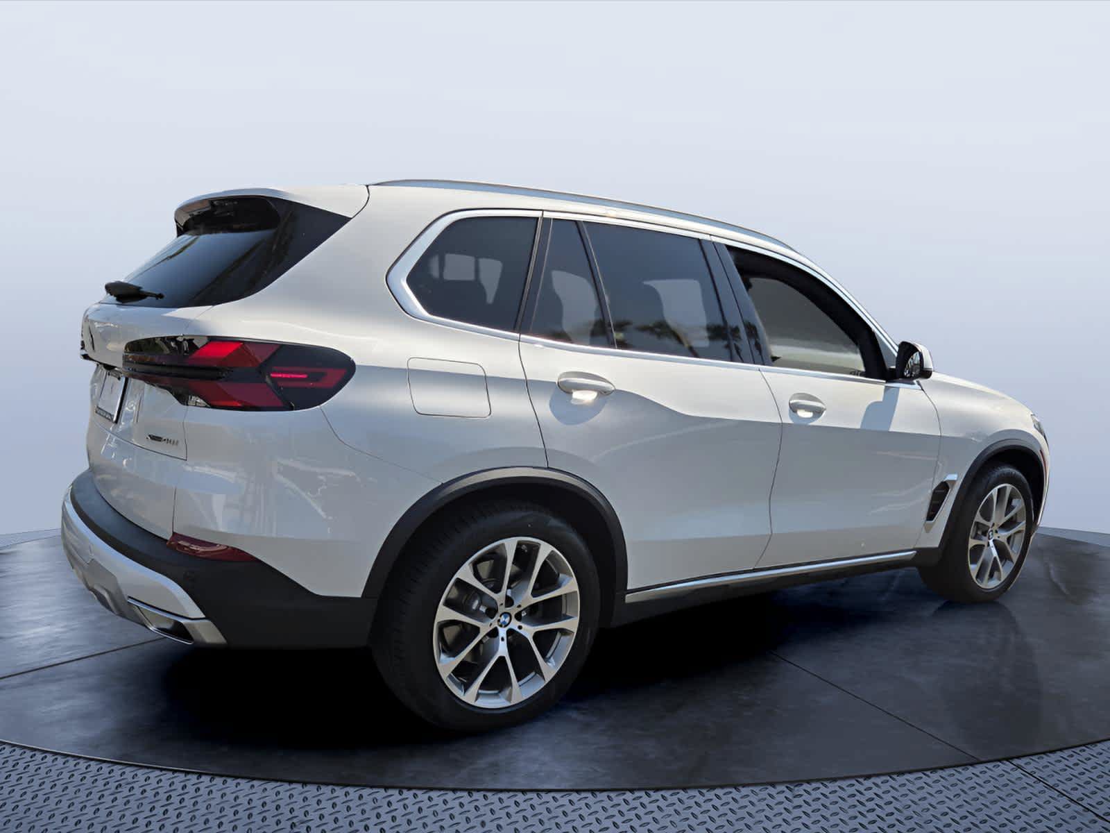 Certified 2024 BMW X5 xDrive40i w/ Premium Package AWD/4WD image 6