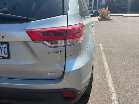 Certified 2018 Toyota Highlander XLE AWD/4WD image 4