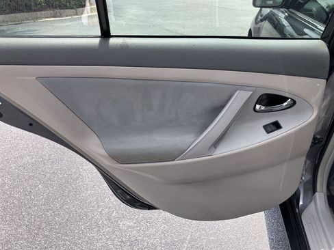 Used 2009 Toyota Camry LE FWD image 19
