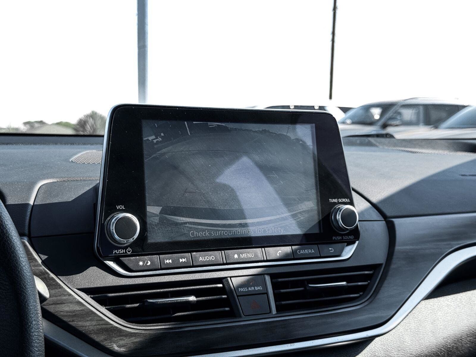 Used 2025 Nissan Altima 2.5 SV FWD image 19
