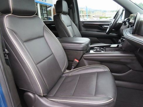 Certified 2025 Chevrolet Suburban Premier image 39