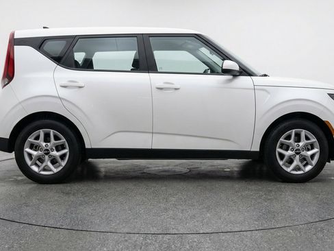 Used 2025 Kia Soul LX w/ LX Technology Package FWD image 11