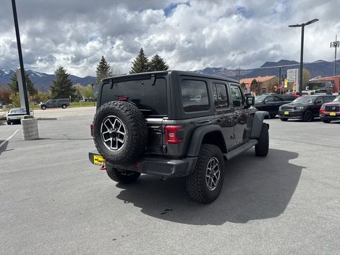 Used 2025 Jeep Wrangler Unlimited Rubicon AWD/4WD image 5