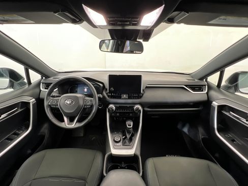 Used 2023 Toyota RAV4 SE w/ Convenience Package image 10