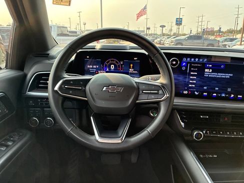 Used 2025 Chevrolet Suburban Z71 AWD/4WD image 17