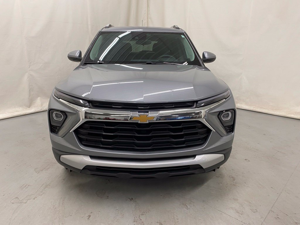 Used 2024 Chevrolet TrailBlazer LT AWD/4WD image 3