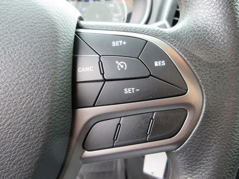 Used 2019 Jeep Cherokee Latitude w/ Popular Appearance Group FWD image 26
