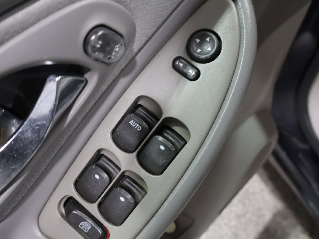 Used 2005 Chevrolet Malibu V6 w/ Preferred Equipment Group FWD image 19