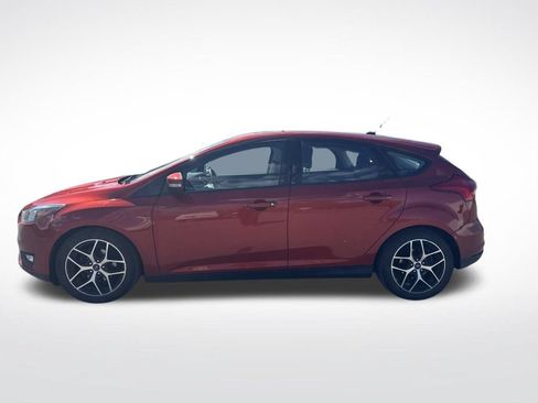 Used 2018 Ford Focus SEL w/ Cold Weather Package FWD image 2