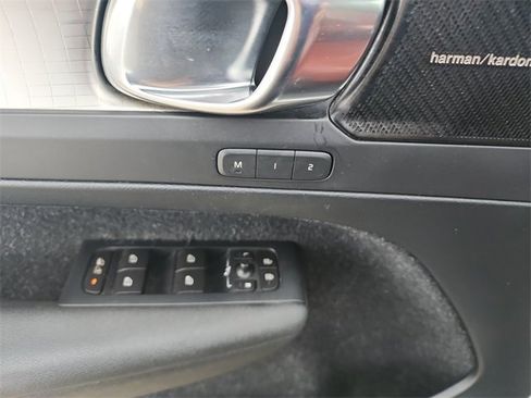 Used 2019 Volvo XC40 T5 Momentum image 20