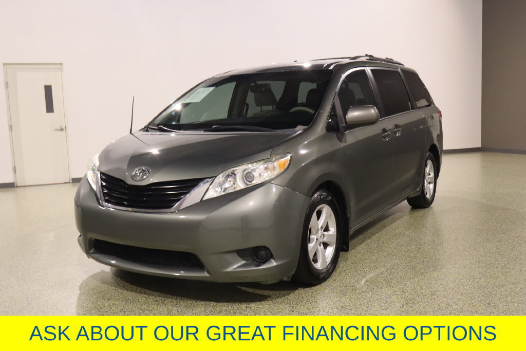 Used 2012 Toyota Sienna LE FWD image 4