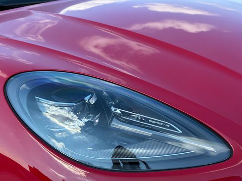 Certified 2023 Porsche Macan S image 11