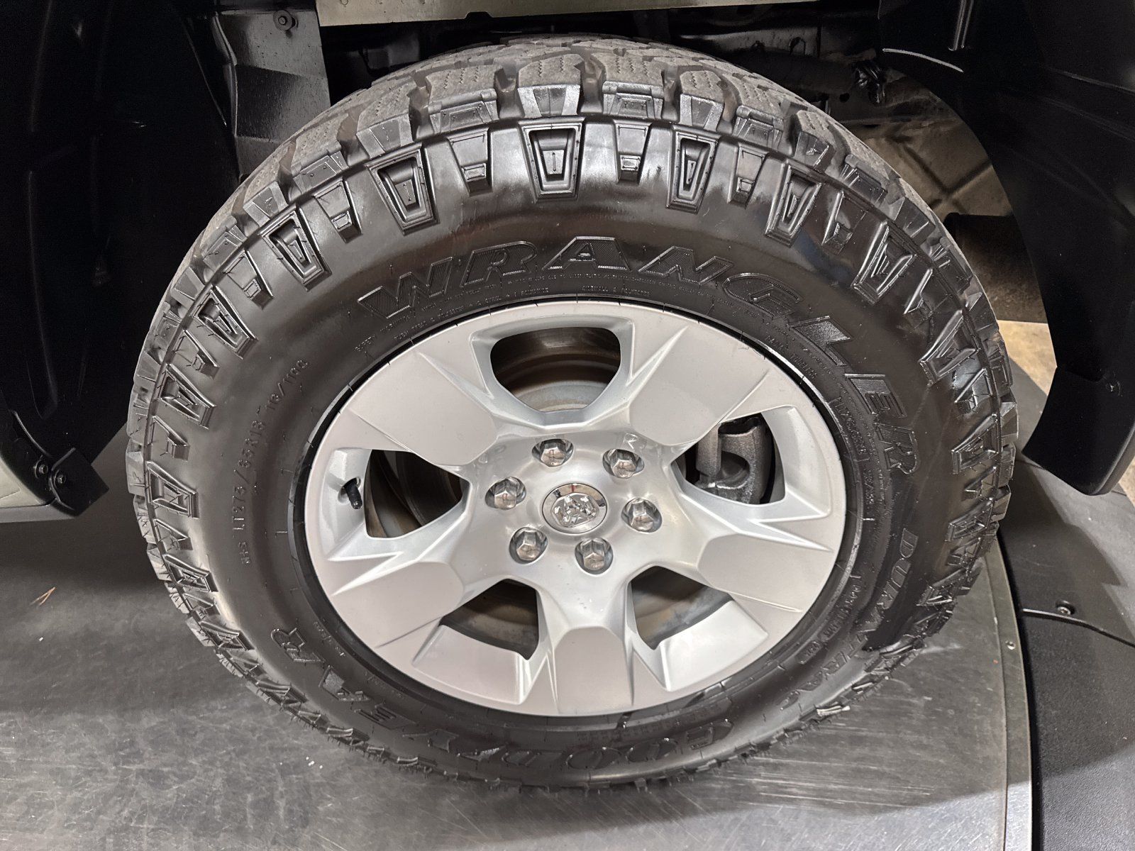 Used 2020 RAM 1500 Big Horn AWD/4WD image 12
