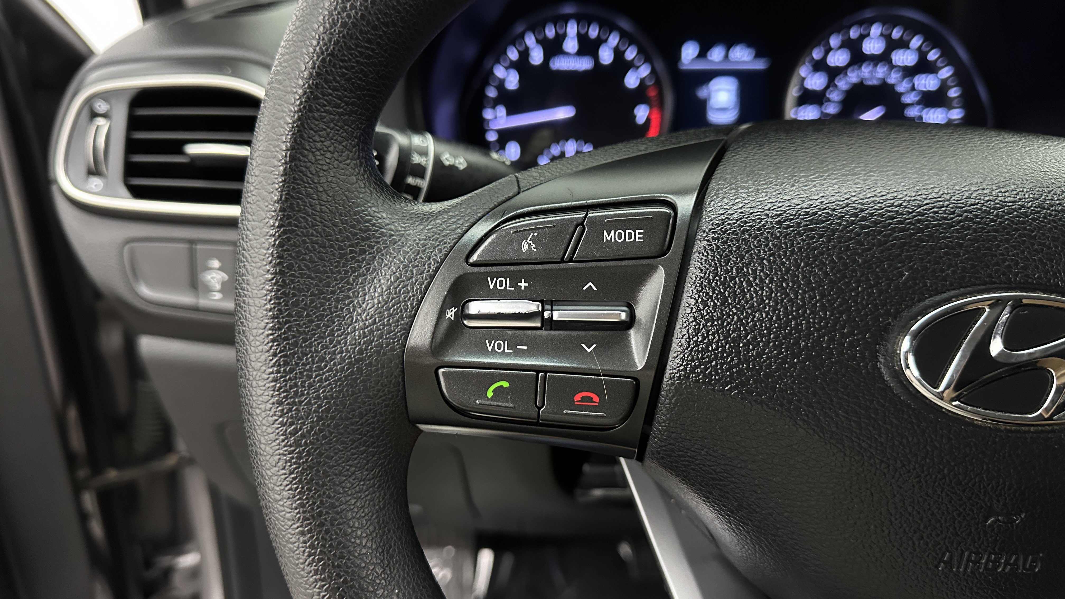Used 2020 Hyundai Elantra GT FWD image 17