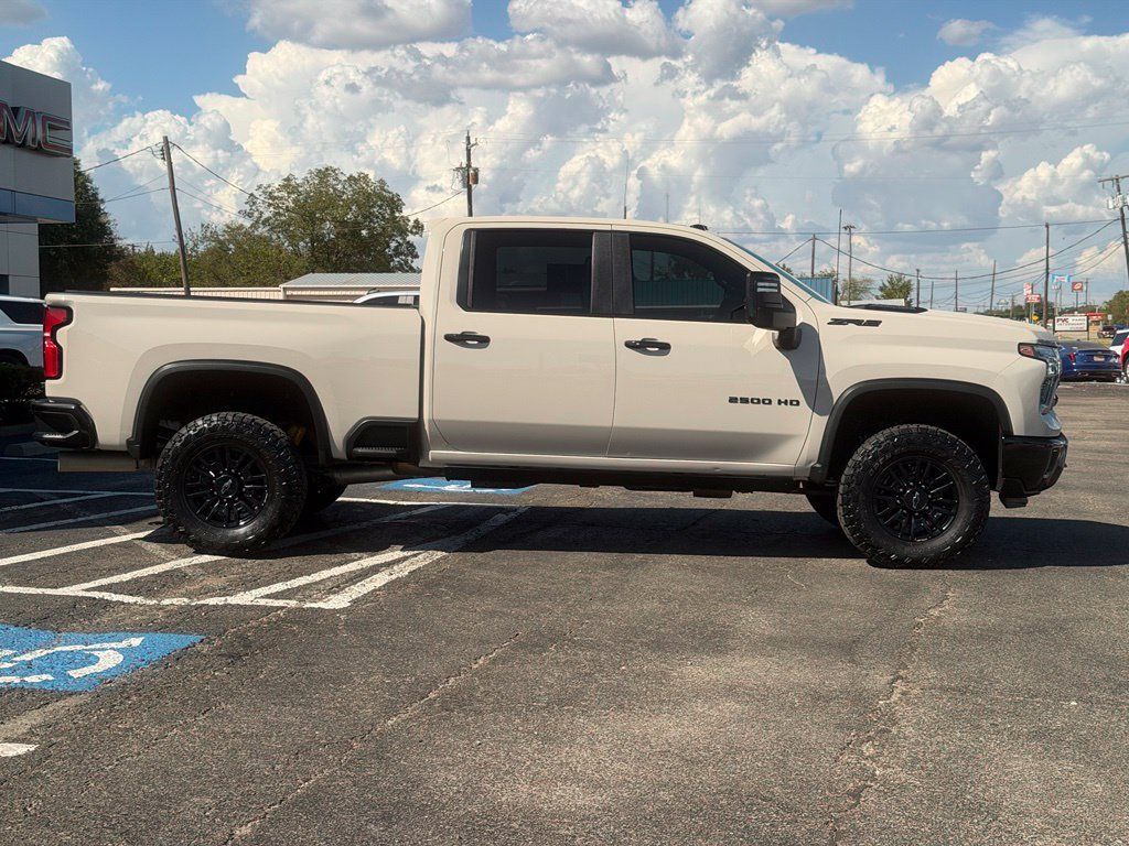 Used 2026 Chevrolet Silverado 2500 ZR2 w/ LPO, Dark Essentials Package AWD/4WD image 4
