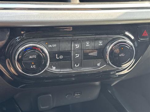 Used 2025 Chevrolet Trax LT w/ Driver Confidence Package FWD image 26